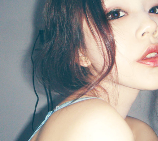 ����ǰ�ӵ�΢Ц_�������⾳Ů��QQ�ռ�ͼƬ