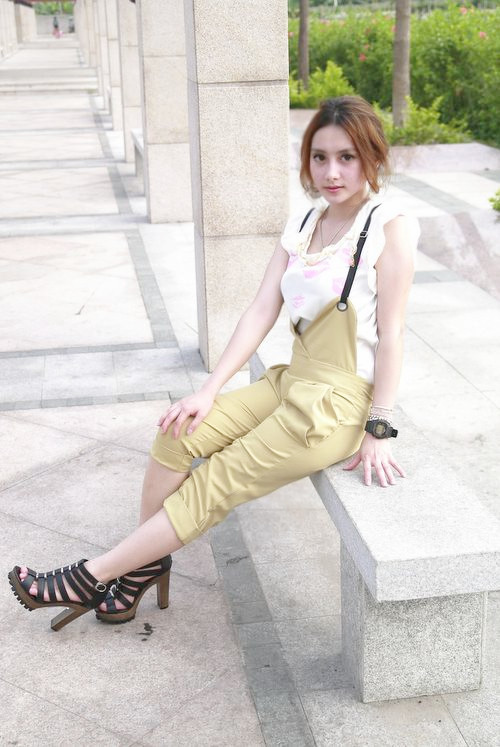 ���鱾������һ�ֵȴ�_ʱ�и���QQ�ռ�Ů��ͼƬ