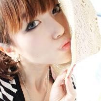�ڻ��ڰ���������_����ʱ�еķ�����Ů��ͷ��