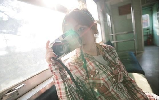 �����Ķ��ھ���_�˸е��⾳Ů��qq�ռ��ز�