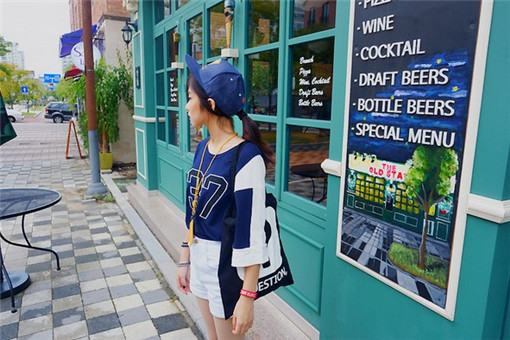 ��첻���ֵ����ƿ�����һ��